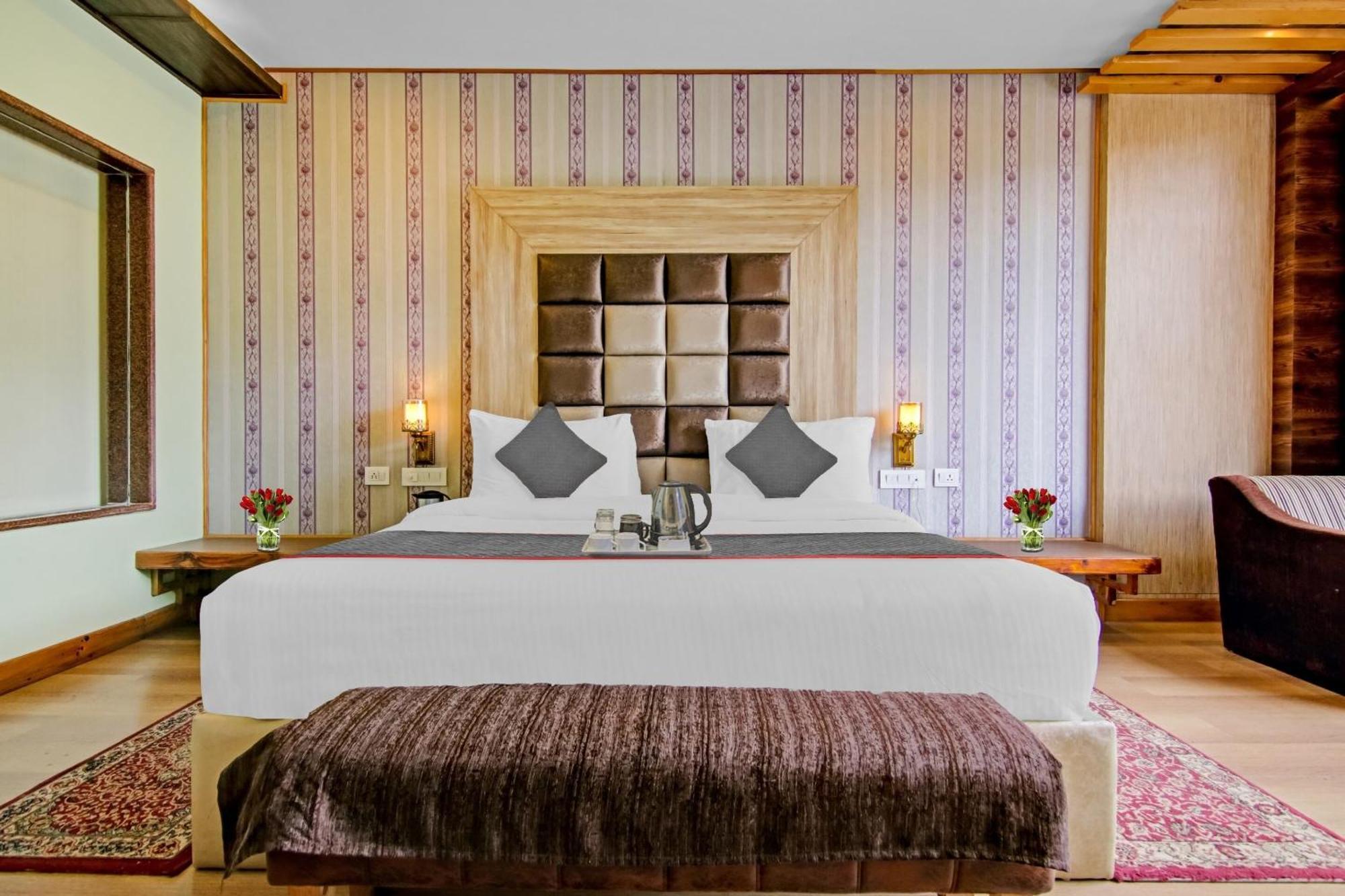 Townhouse Oak Rohtang Heights Hotel Manali  Exterior photo