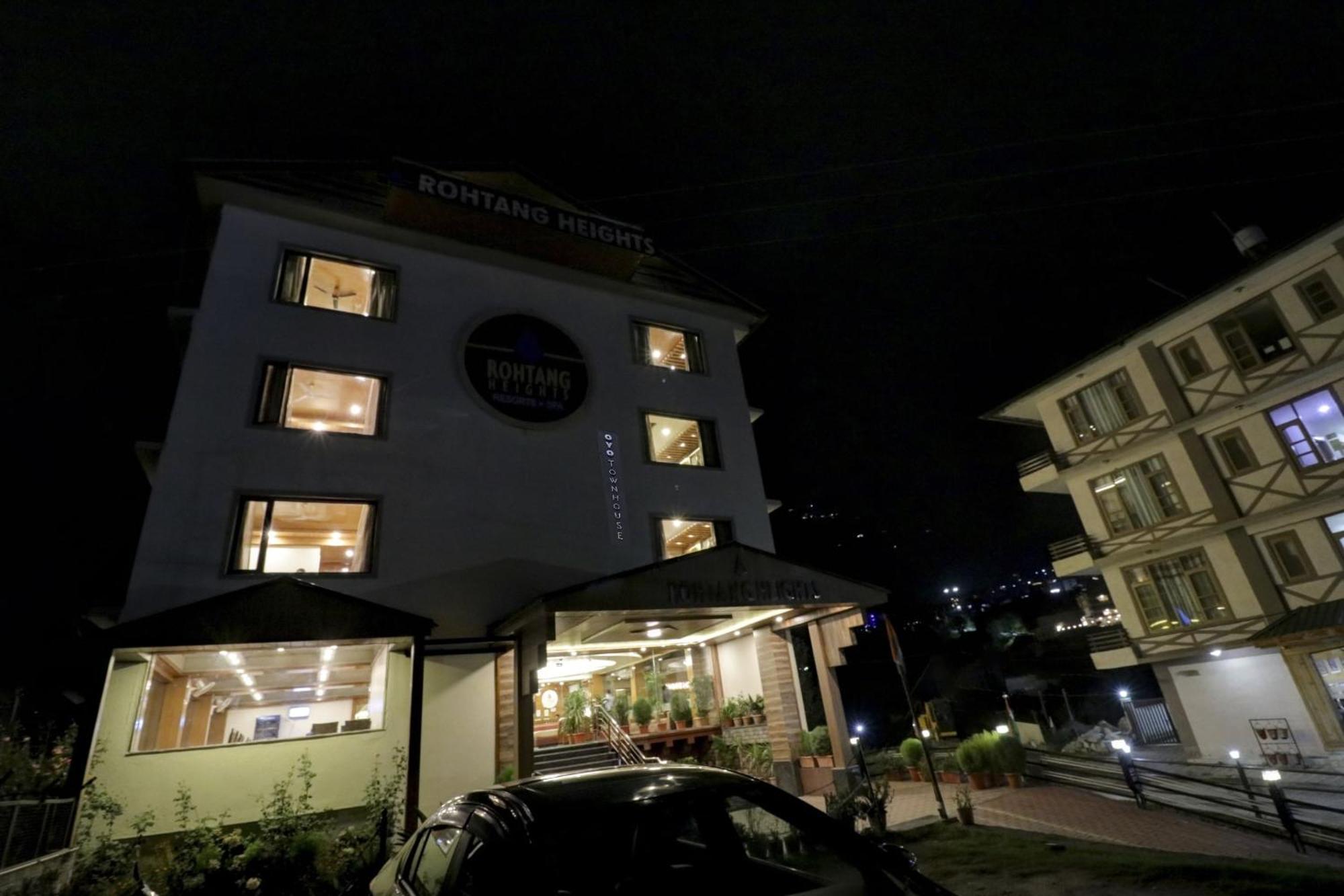 Townhouse Oak Rohtang Heights Hotel Manali  Exterior photo