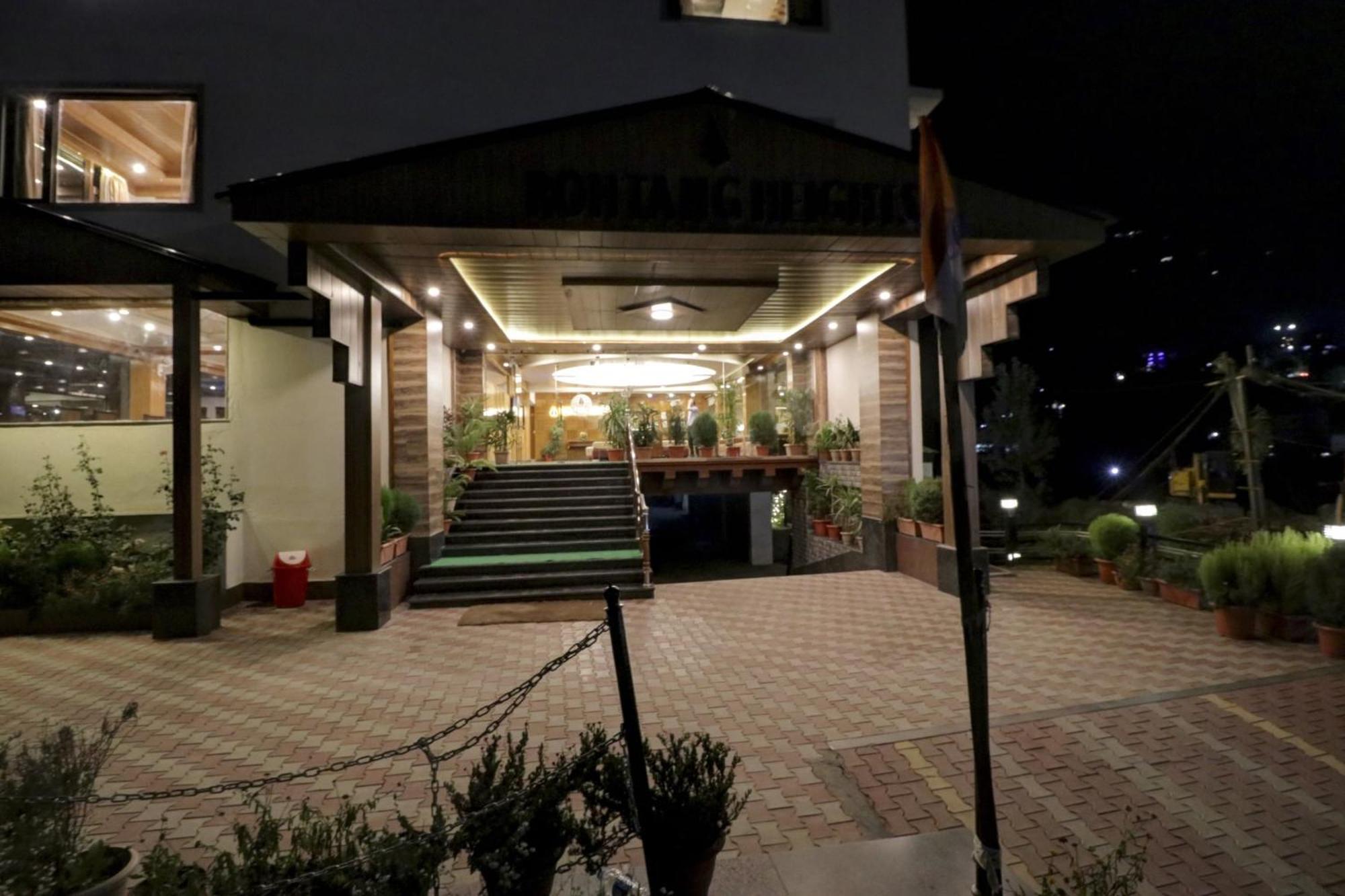 Townhouse Oak Rohtang Heights Hotel Manali  Exterior photo