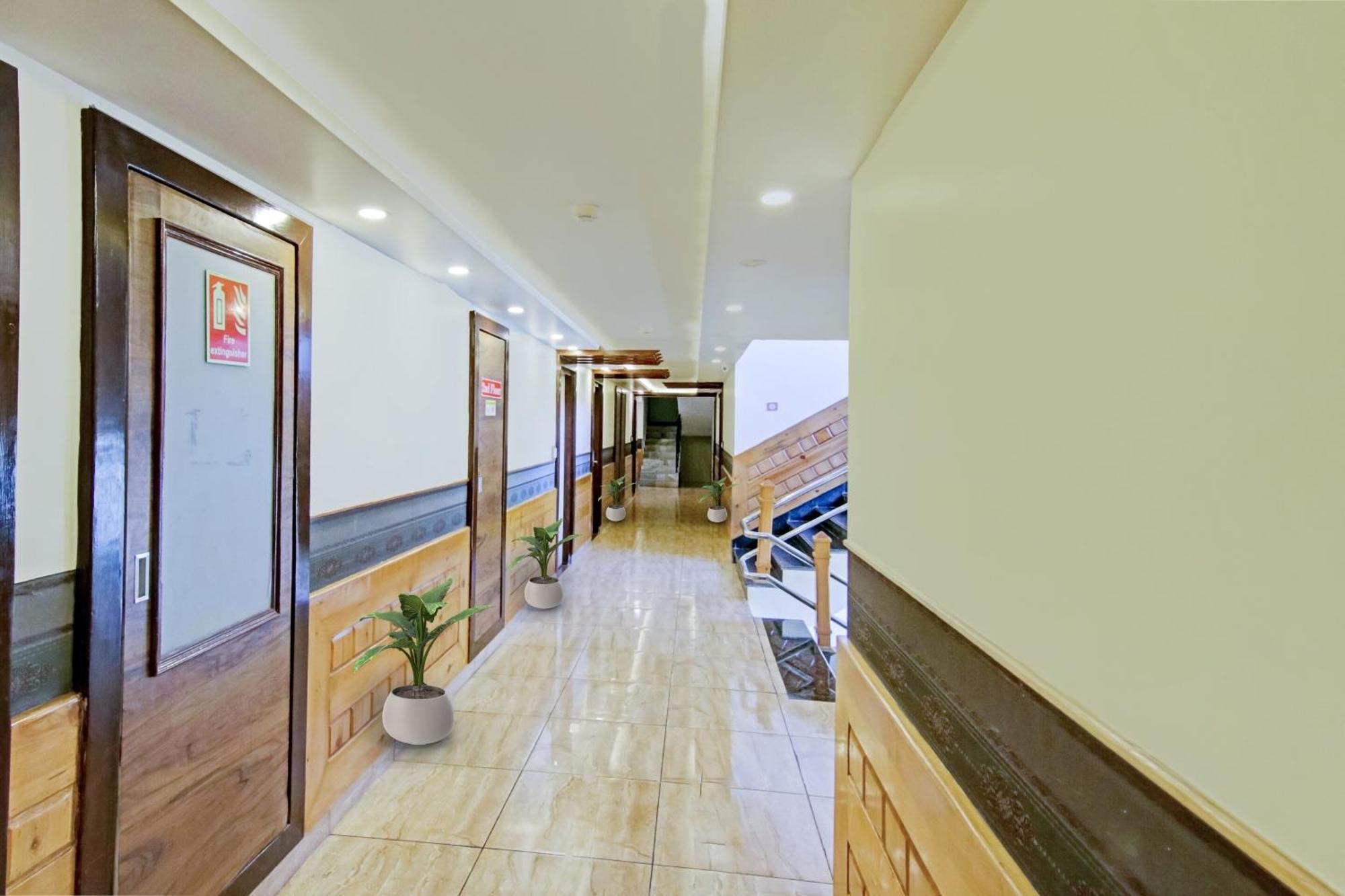 Townhouse Oak Rohtang Heights Hotel Manali  Exterior photo