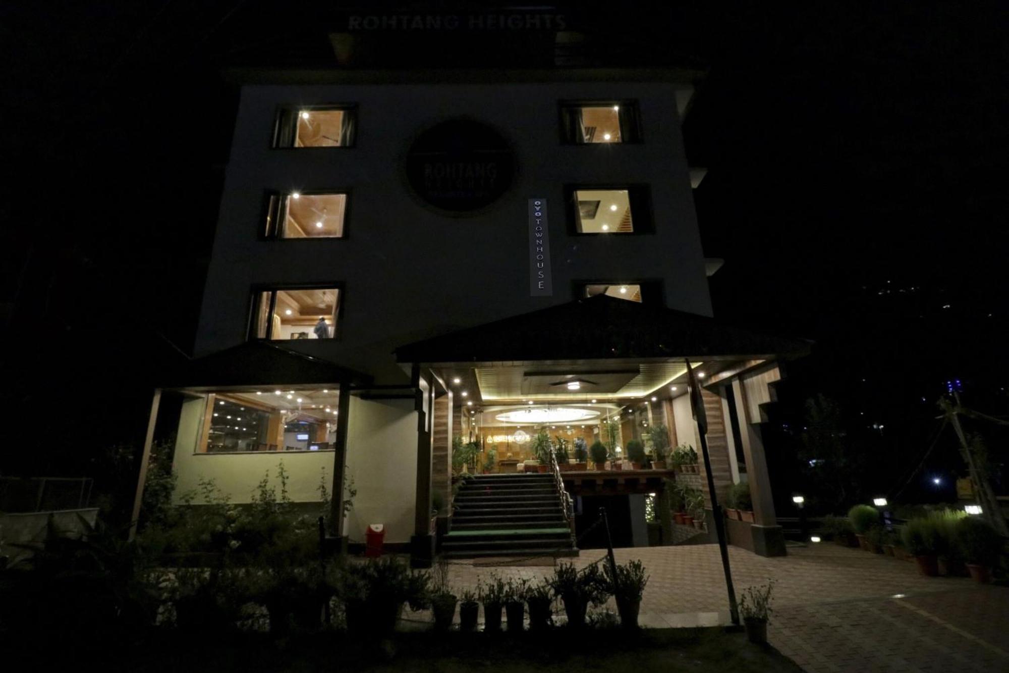 Townhouse Oak Rohtang Heights Hotel Manali  Exterior photo