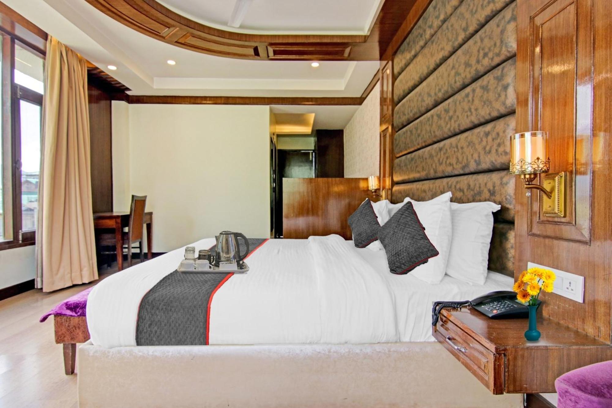 Townhouse Oak Rohtang Heights Hotel Manali  Exterior photo